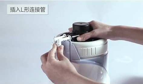 水管链接净水器上